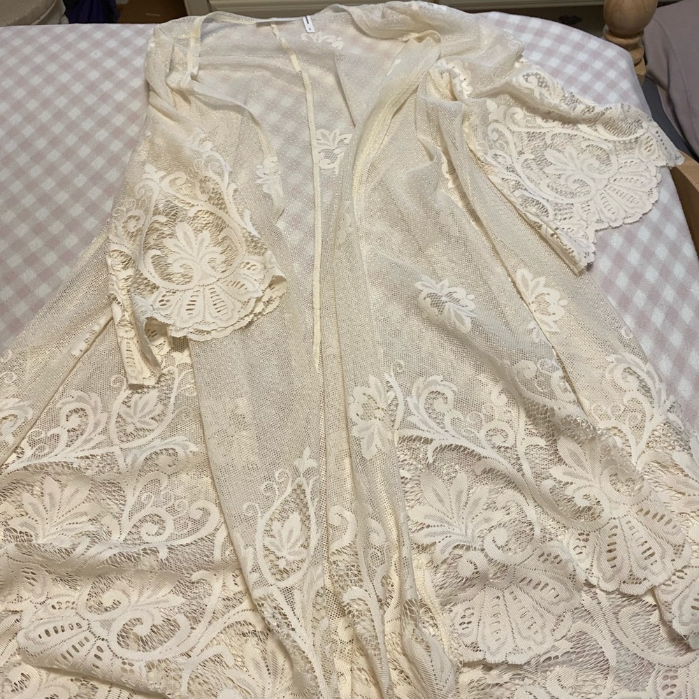 Luq lace kimono.